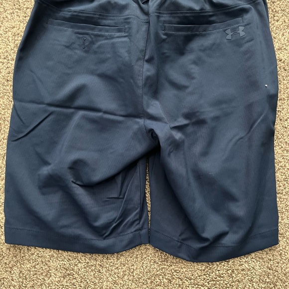 Navy Under armour golf shorts - Picture 3 of 3